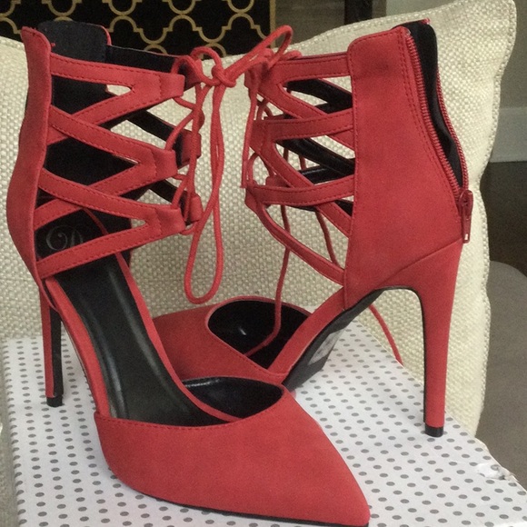 Heels - Picture 1 of 3